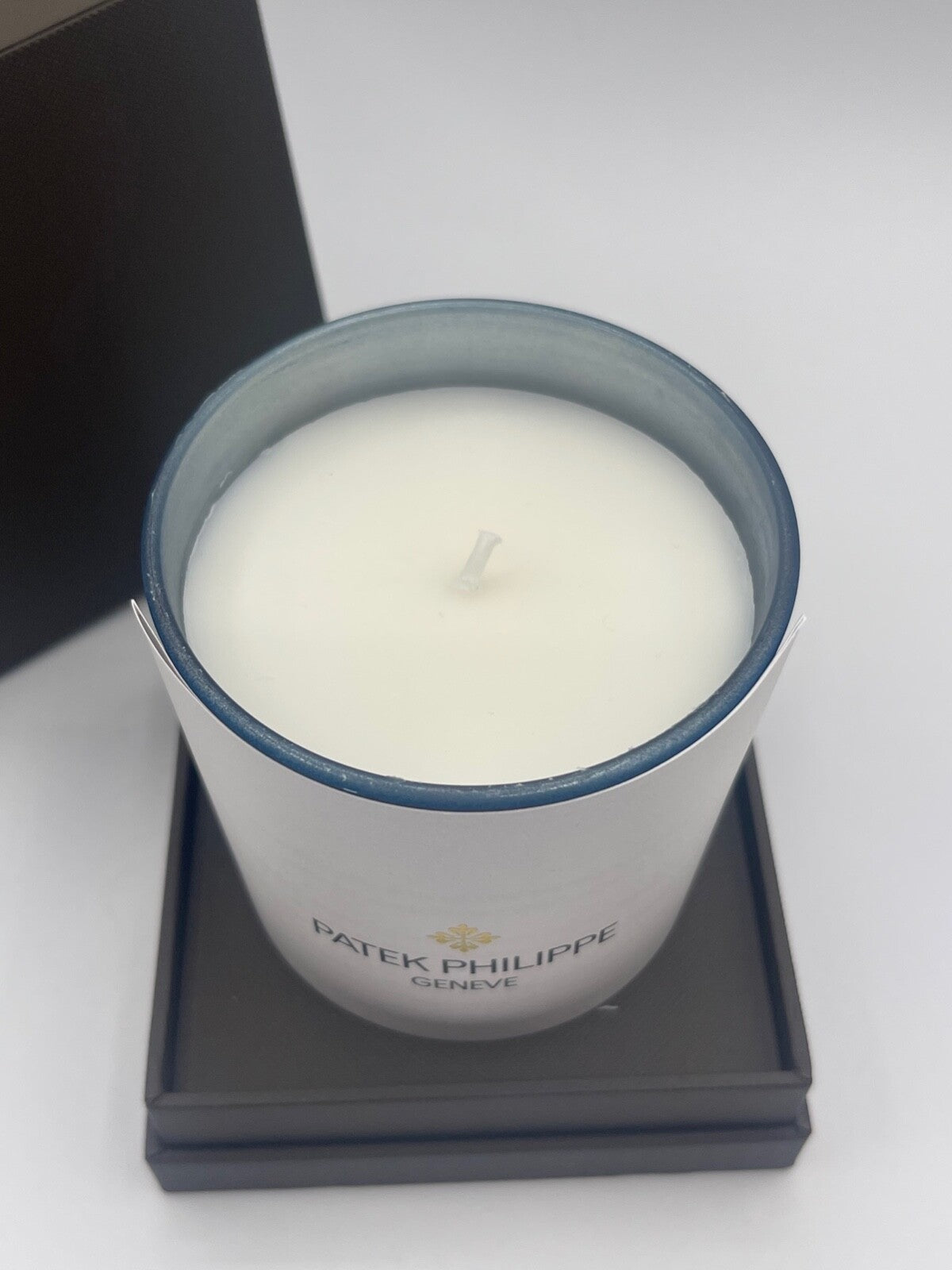 Patek Philippe candela profumata scented candle blue