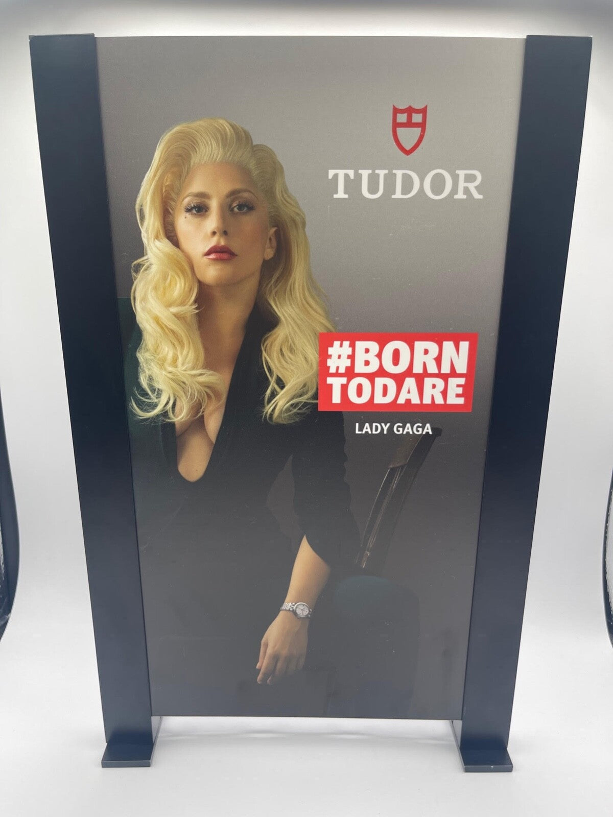 Tudor espositore vetrina dealers born to dare display