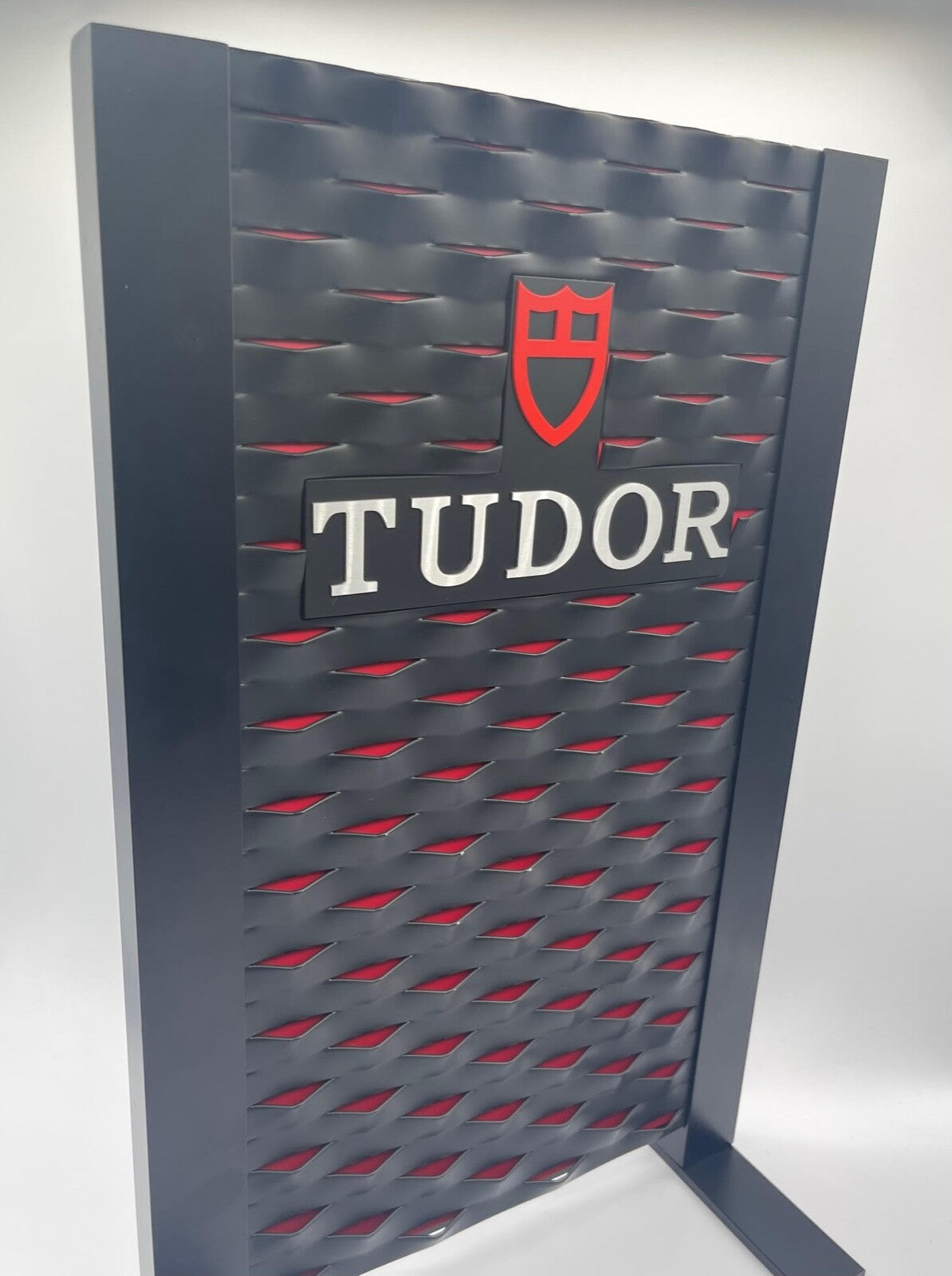 Tudor espositore vetrina dealers born to dare display