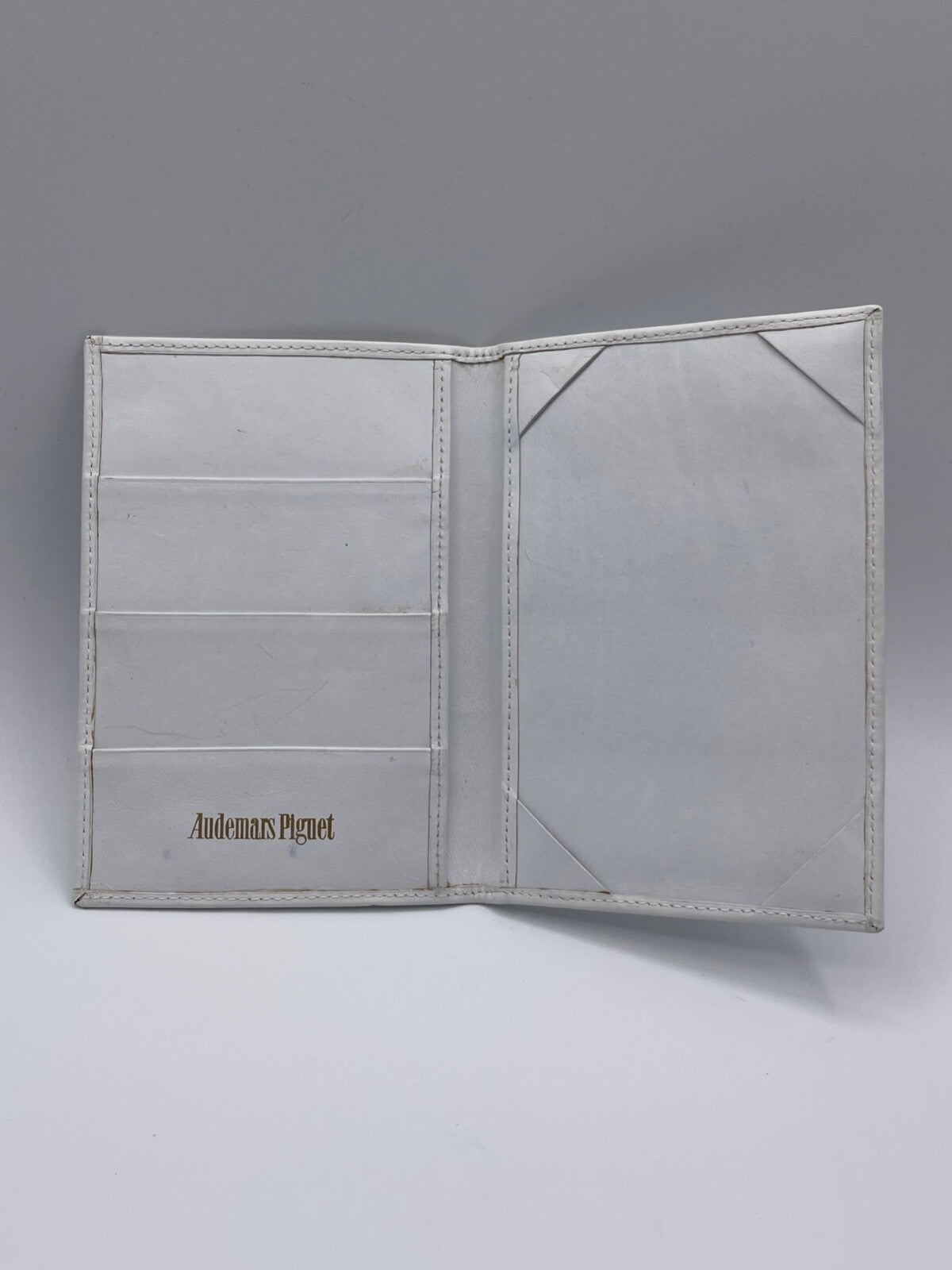 Audemars Piguet porta garanzia warranty holder pelle bianco royal oak vintage