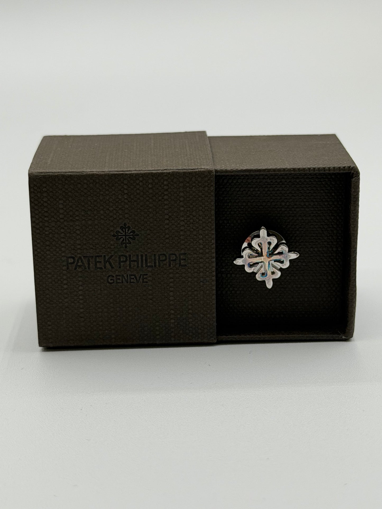 Patek Philippe spilla argento silver pin