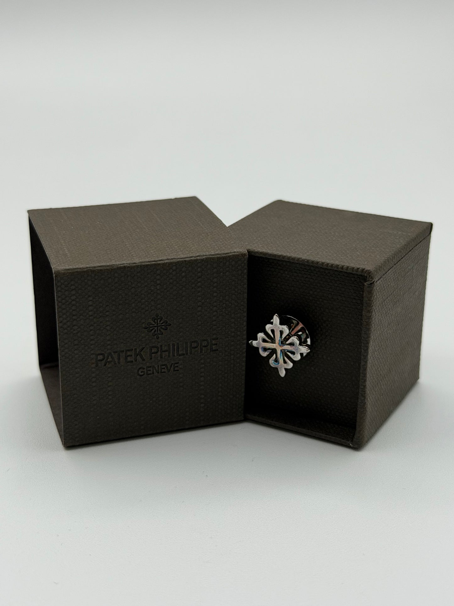 Patek Philippe spilla argento silver pin