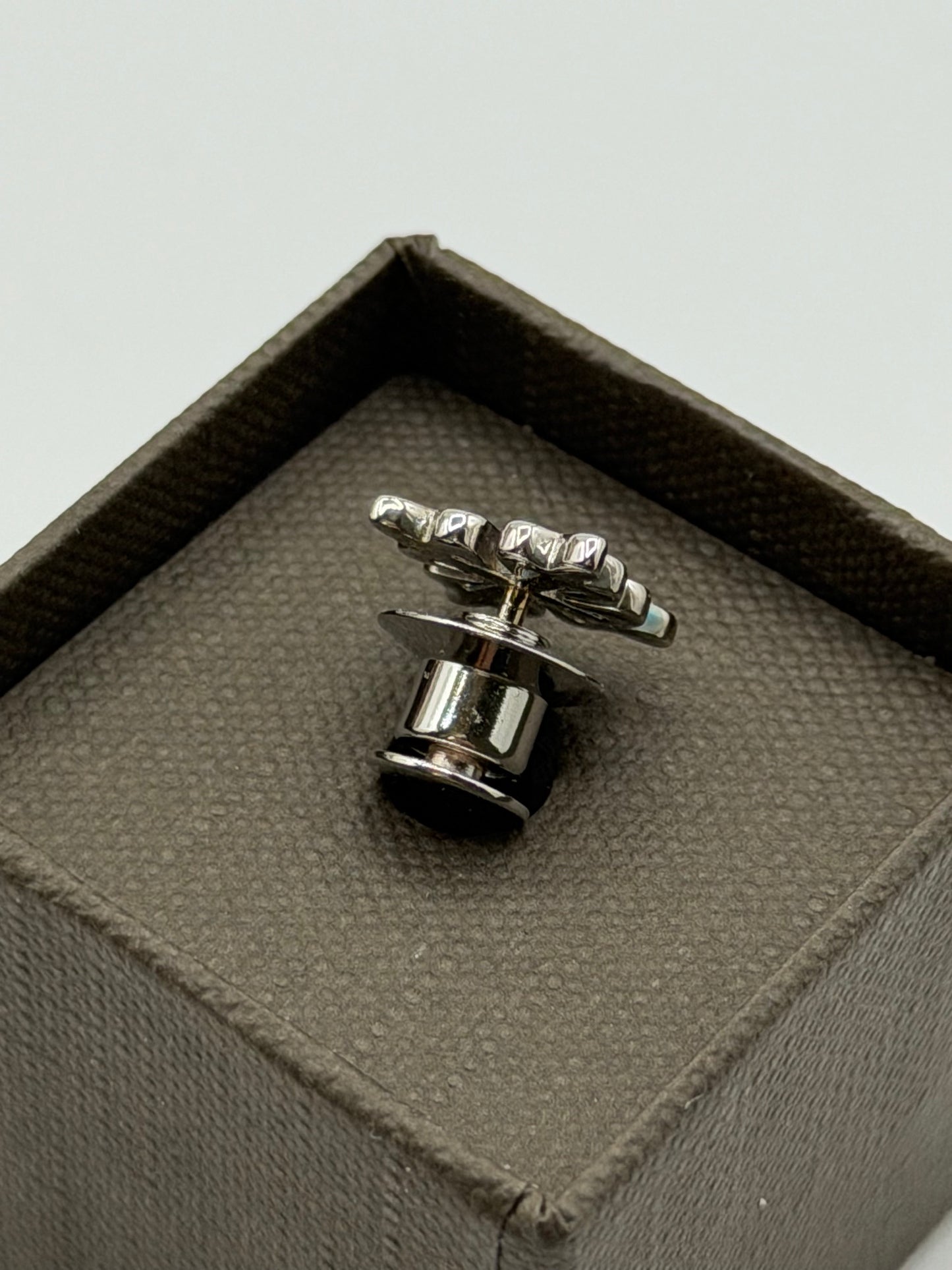 Patek Philippe spilla argento silver pin