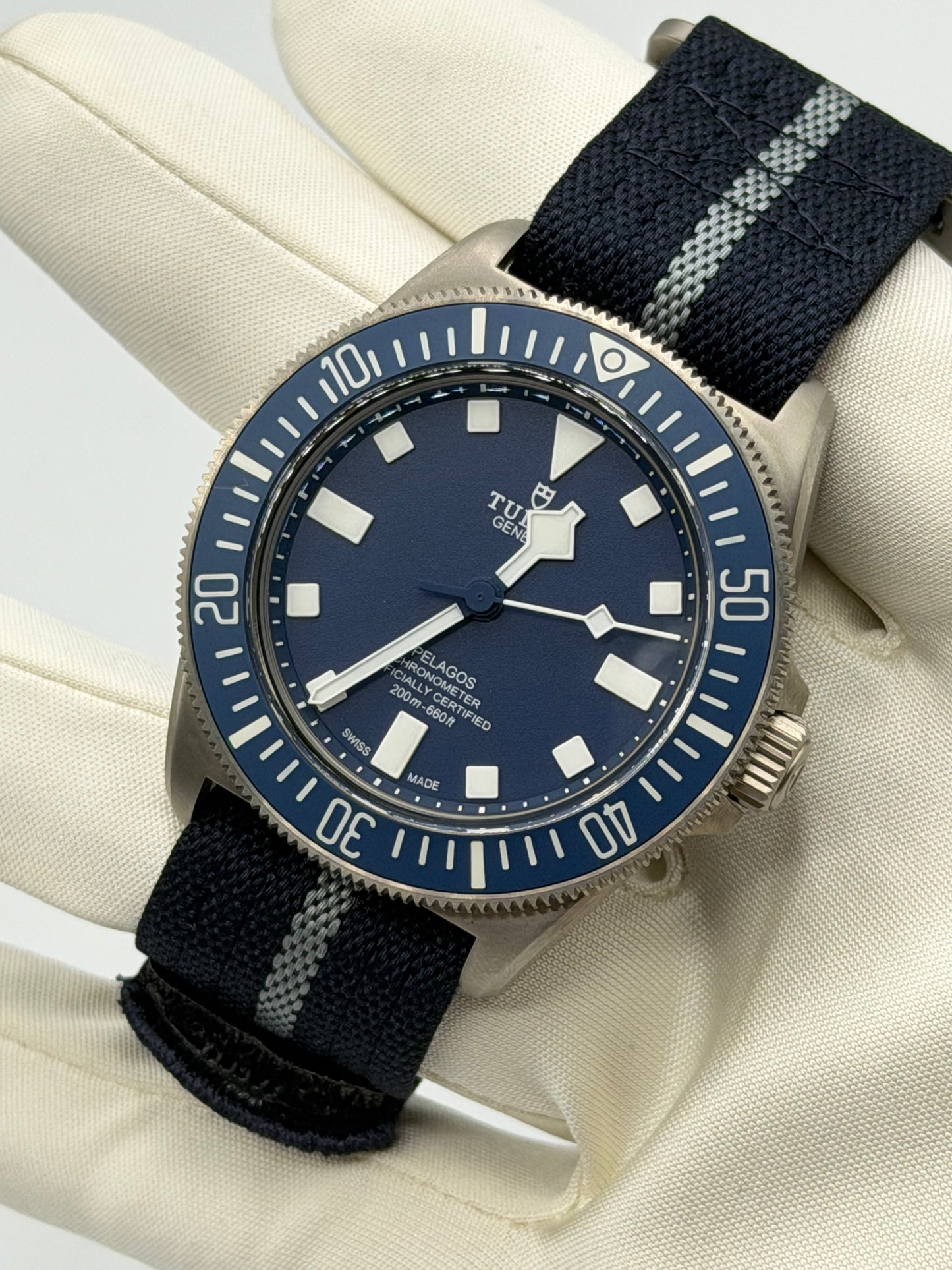 Tudor Pelagos FXD cinturino NATO strap ref 25707B cal MT5602 anno 2024
