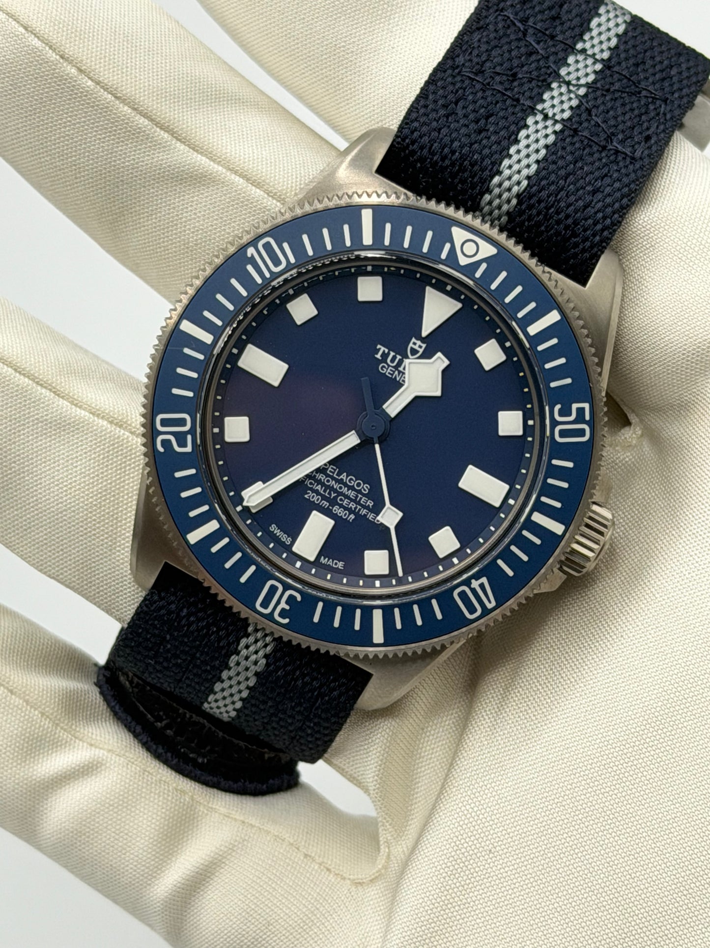 Tudor Pelagos FXD cinturino NATO strap ref 25707B cal MT5602 anno 2024