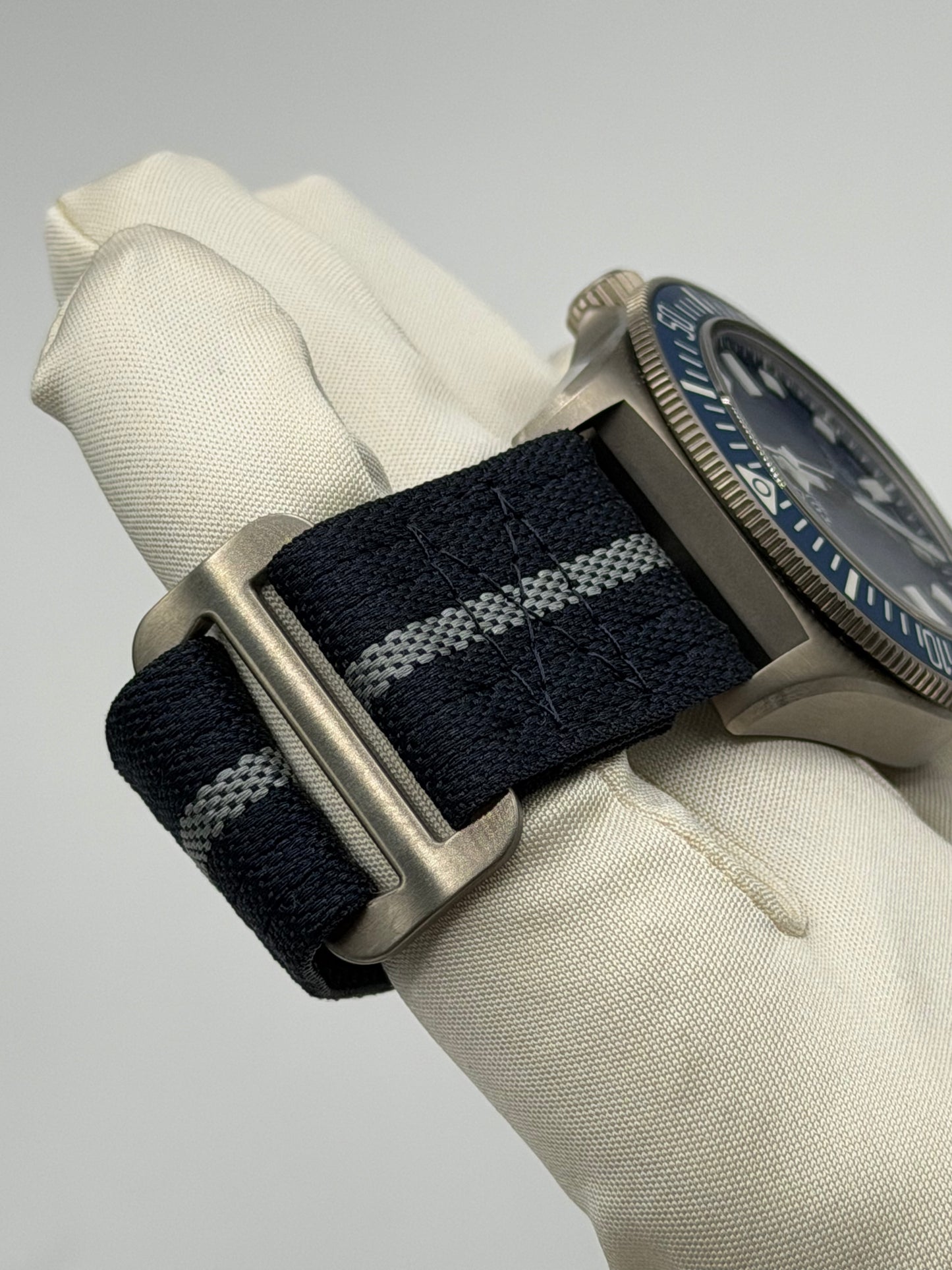 Tudor Pelagos FXD cinturino NATO strap ref 25707B cal MT5602 anno 2024