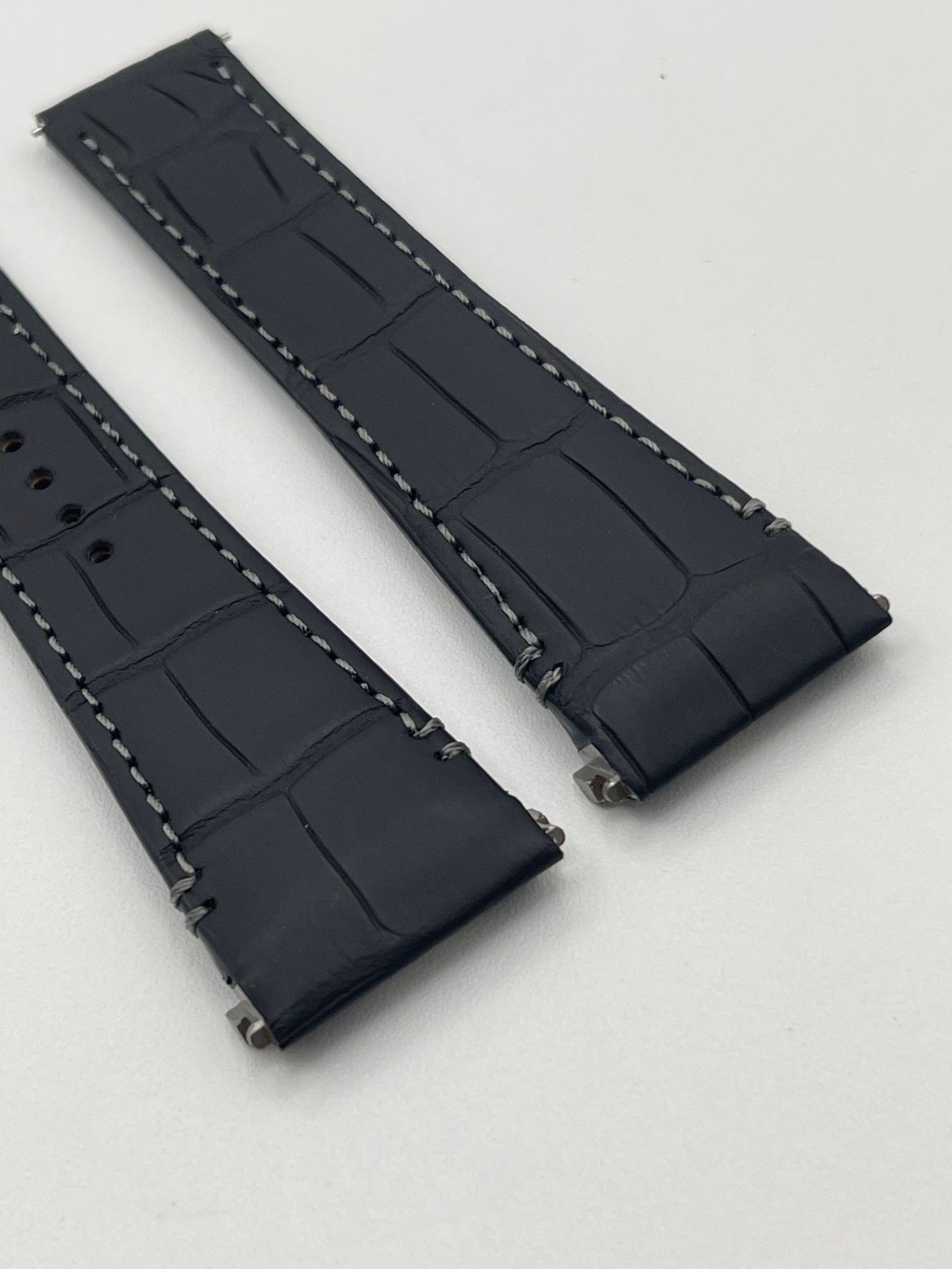 Cartier Santos Watch Strap Grey Alligator Leather KDAVLABY 23/18mm